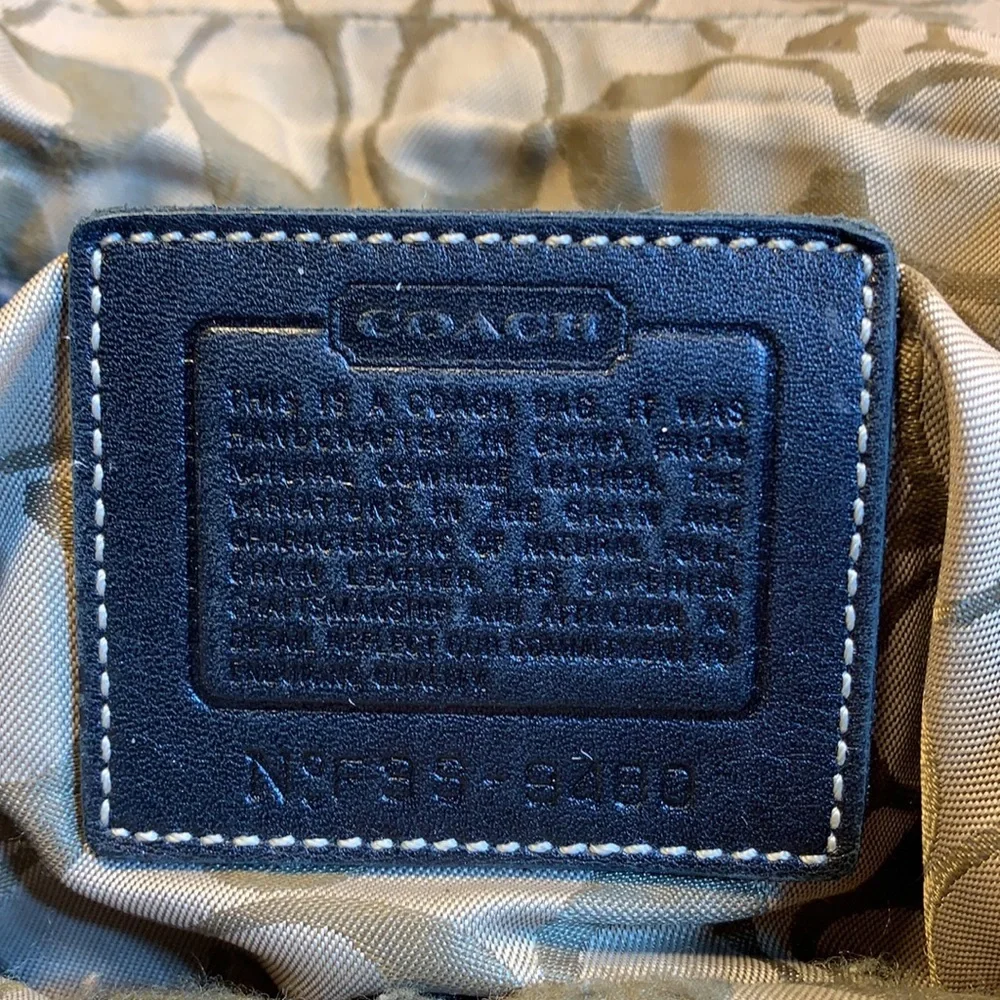 Coach vintage shoulder bag w/2 large compartments